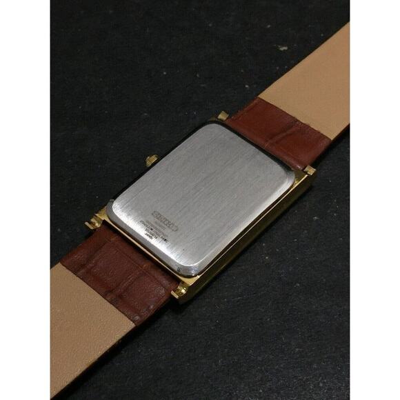 Vintage Style Seiko Quartz Mens Gold Watch & Green accents W/ Leather Strap - Picture 3 of 7